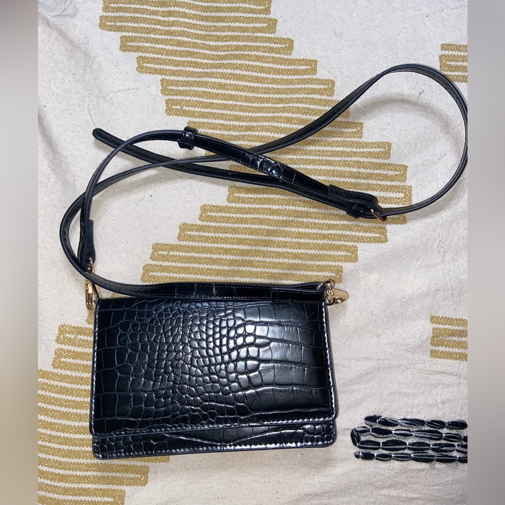 Fashion Nova Black Croc-Embossed Crossbody Bag